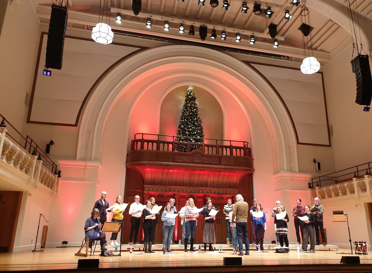 Lovely to be back <a href="/cadoganhall/">Cadogan Hall</a> for the first of two sold out concerts this week. #Sixteenat40 #OChristmasTree