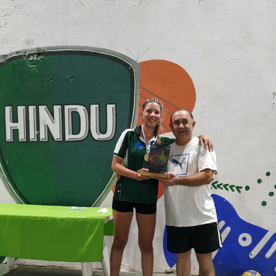 Las chicas del voley cerraron el 2019 con la entrega de reconocimientos a jugadoras y el profe Zapa, concluyendo un gran año para seguir fortaleciendo la práctica deportiva en nuestro club ¡Nos vemos el año que viene!