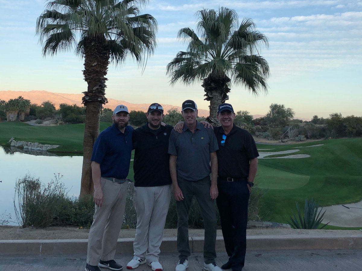 AndyKitchen3's tweet photo. Fun few days in Vegas and Palm Springs! Well needed breather and recharged to get through the rest of this year! Blessed to have so many laughs and good friends! 👍💯🍻😎🏌🏻♂️@stayandbchamps #TakeCover #Ballin #RockShot #BladedWedge #OffThePlanet #DogS https://t.co/76yvvXwvd2