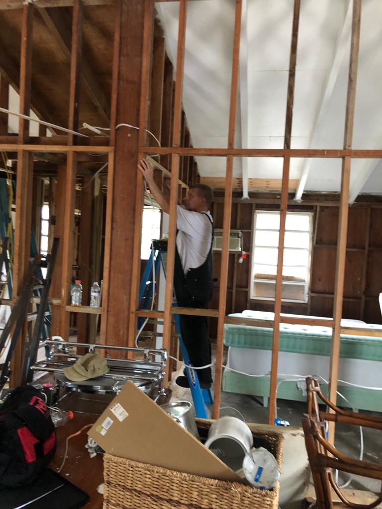 heart911team's tweet image. #GreenTurtleCay - HEART 9/11 brought a skilled workforce from @CarpnetersNYC and @IBEWLocalUnion3 who provided much-needed roof repair and electrical work to the community. #GTCStrong #HurricaneDorian