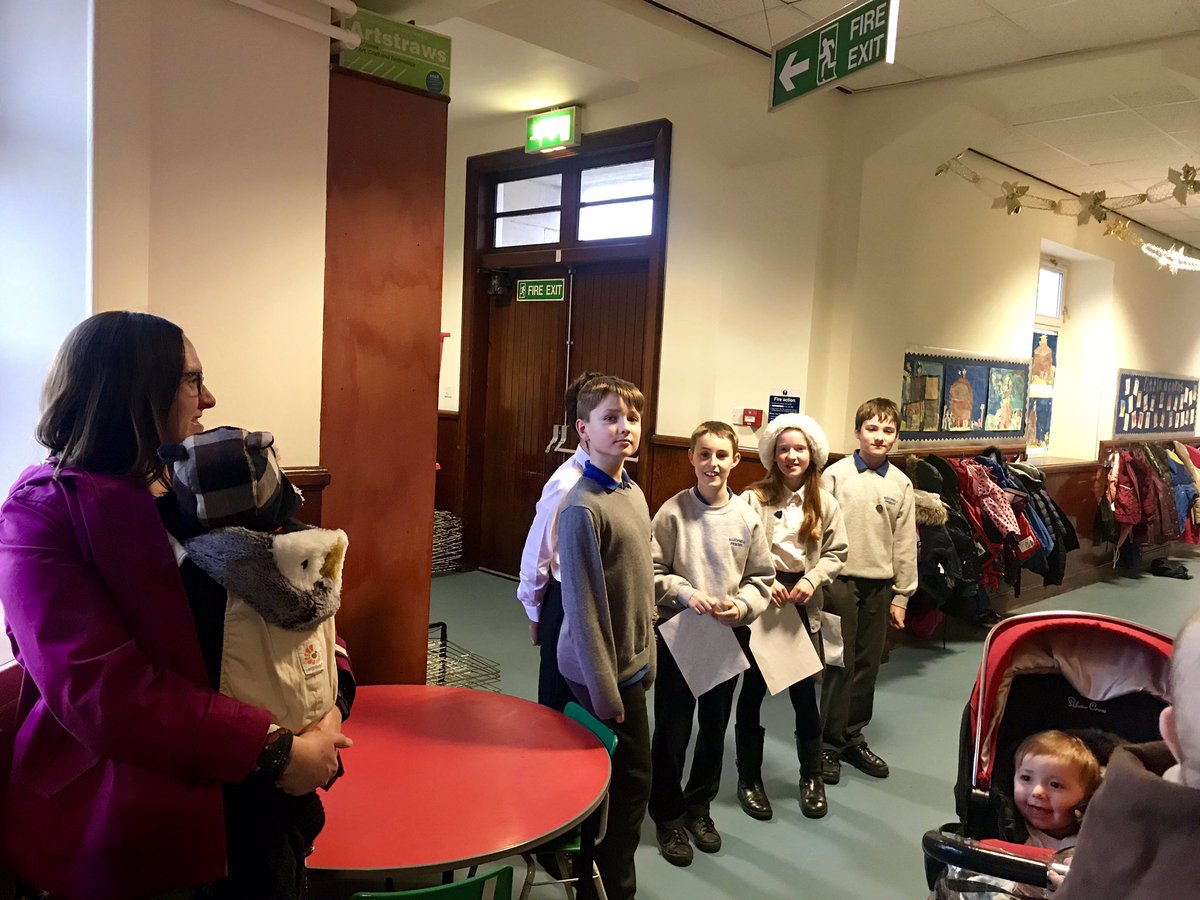 The Bishopmill House Captains were giving the new prospective P1 parents a tour of the school. They learned how to project their voice, speak in front of an audience and how to choose relevant information. They got a round of applause from the parents.👏