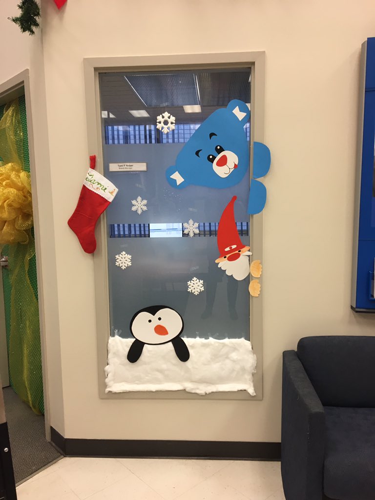 TamiNetzer's tweet photo. Come on down and cast your vote for the best office door/ wicket at BMO Port Alberni! #officedoorchallenge #bmo #bestteaminbanking #vancouverislandmarket @doochezny https://t.co/zqXsUUvwYV