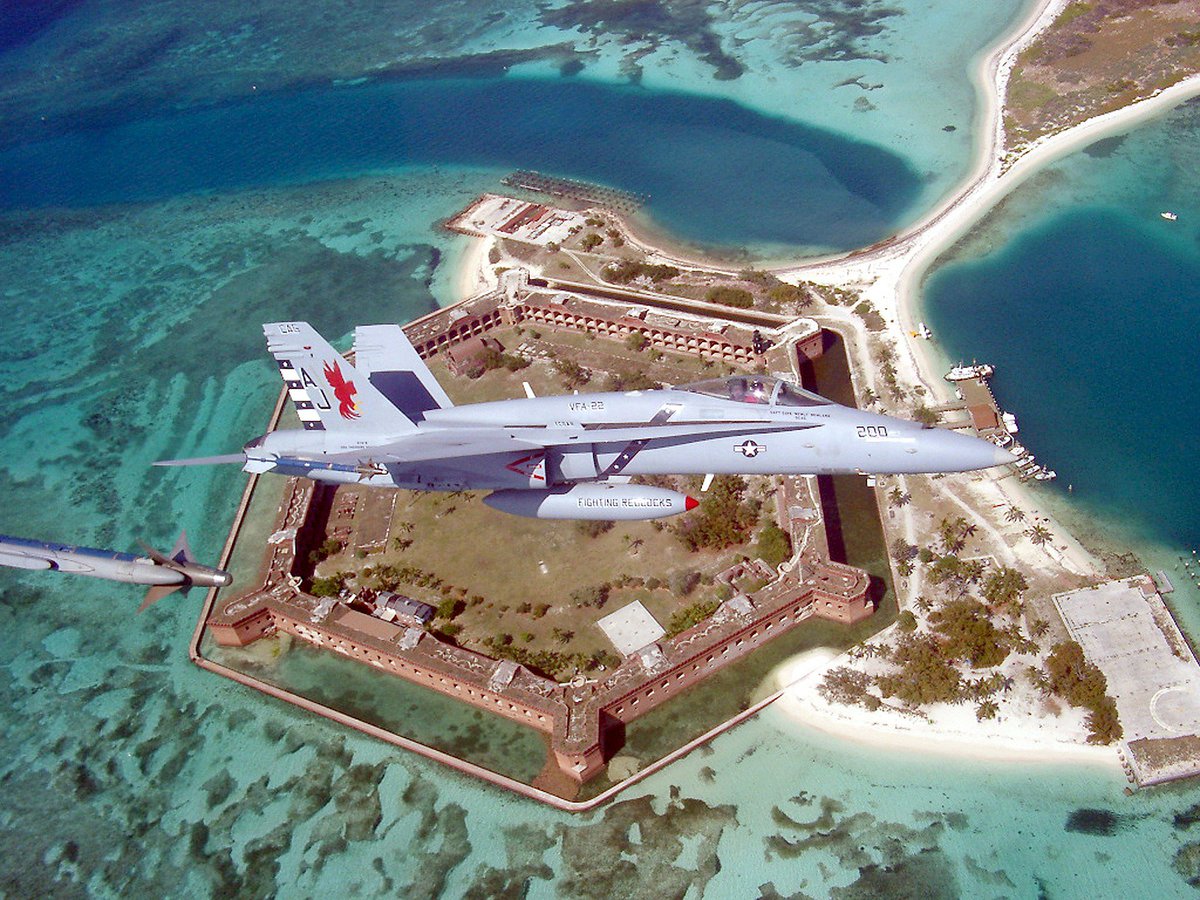 KWSeaplaneAdv's tweet photo. AMAZING shot of a #Navy jet over the #DryTortugas! #photooftheday #fortjefferson #seaplanes https://t.co/GVq4sfzpYZ