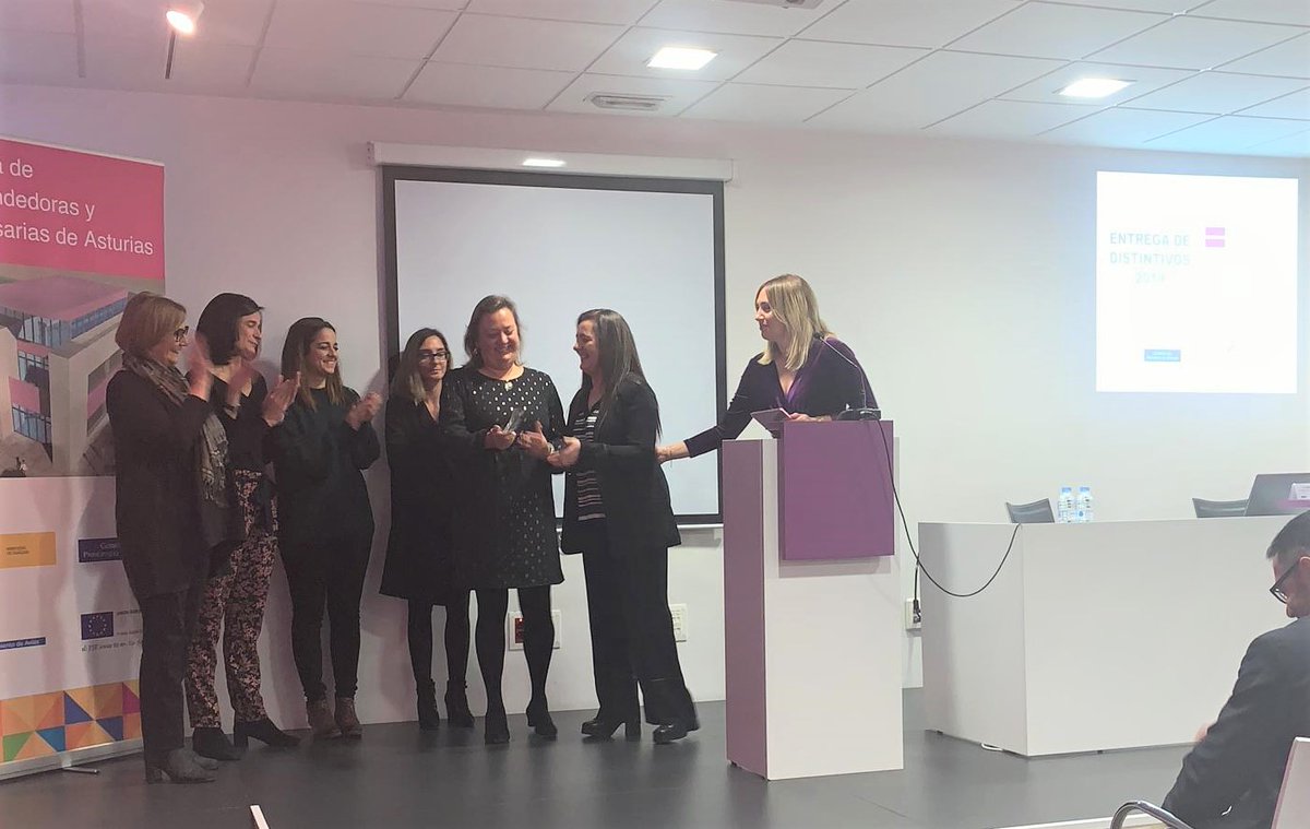 MENTIONA_'s tweet photo. Hoy el Principado de Asturias, en un acto celebrado @EscuelaEmprendedoras  de Asturias, ha entregado a nuestra directora Piedad González el distintivo “Marca Asturias de @Excelencia en Igualdad” reconociendo la labor de @Mentiona en la @igualdad efectiva de hombres y mujeres https://t.co/wUIaVA2wUE