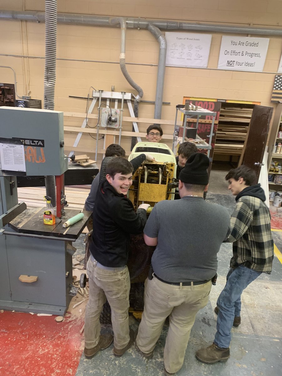 JmateJoe's tweet photo. Mower repair in Mr. Mate and Mr. Joyce’s trades class https://t.co/aOp3SzJjQv