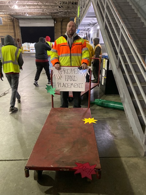 A Langford (@alangford17) on Twitter photo AM SLC Gateway Team talking about the importance of Proper Hand Placement when working with carts. #TogetherWeKeepItSafe @DesertMTUPSers <a href="/waringlester/">Waring Lester</a> <a href="/luke_brwnldr/">Luke Mathews</a> <a href="/MPZakely/">Mike Zakely</a> <a href="/RubenSafetyDM/">Ruben Rodriguez Jr</a> <a href="/SHELBYDOO7/">RACHELLE ANDERSON</a> AM SLC Gateway Team talking about the importance of Proper Hand Placement when working with carts. #TogetherWeKeepItSafe @DesertMTUPSers <a href="/waringlester/">Waring Lester</a> <a href="/luke_brwnldr/">Luke Mathews</a> <a href="/MPZakely/">Mike Zakely</a> <a href="/RubenSafetyDM/">Ruben Rodriguez Jr</a> <a href="/SHELBYDOO7/">RACHELLE ANDERSON</a>