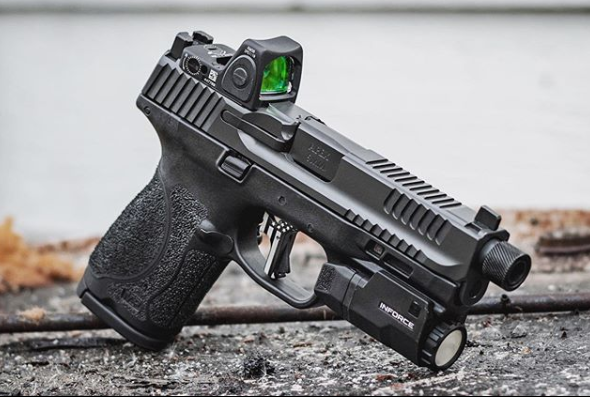 Trijicon's tweet photo. This is my good side. 🔥

📷 IG: sal_gunz

#RMR #MondayGunday #GunGoals

@Inforce01 https://t.co/T4vC5EuQ2I