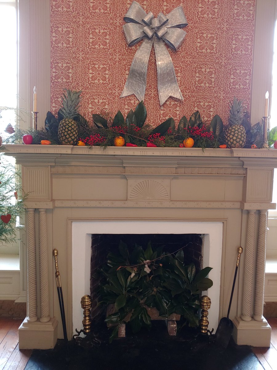 cyrus_kelvin's tweet photo. From #TheDawgPound🐶 ..our American History #Bulldogs spent a Saturday decorating & landscaping @StonewallManor using materials from the 1800’s! And for Open Houses they were docents!
From history in the classroom to a historical site!
#MaroonLife🐶🐾 #BeCentral🐾 https://t.co/RjzBO52HQP