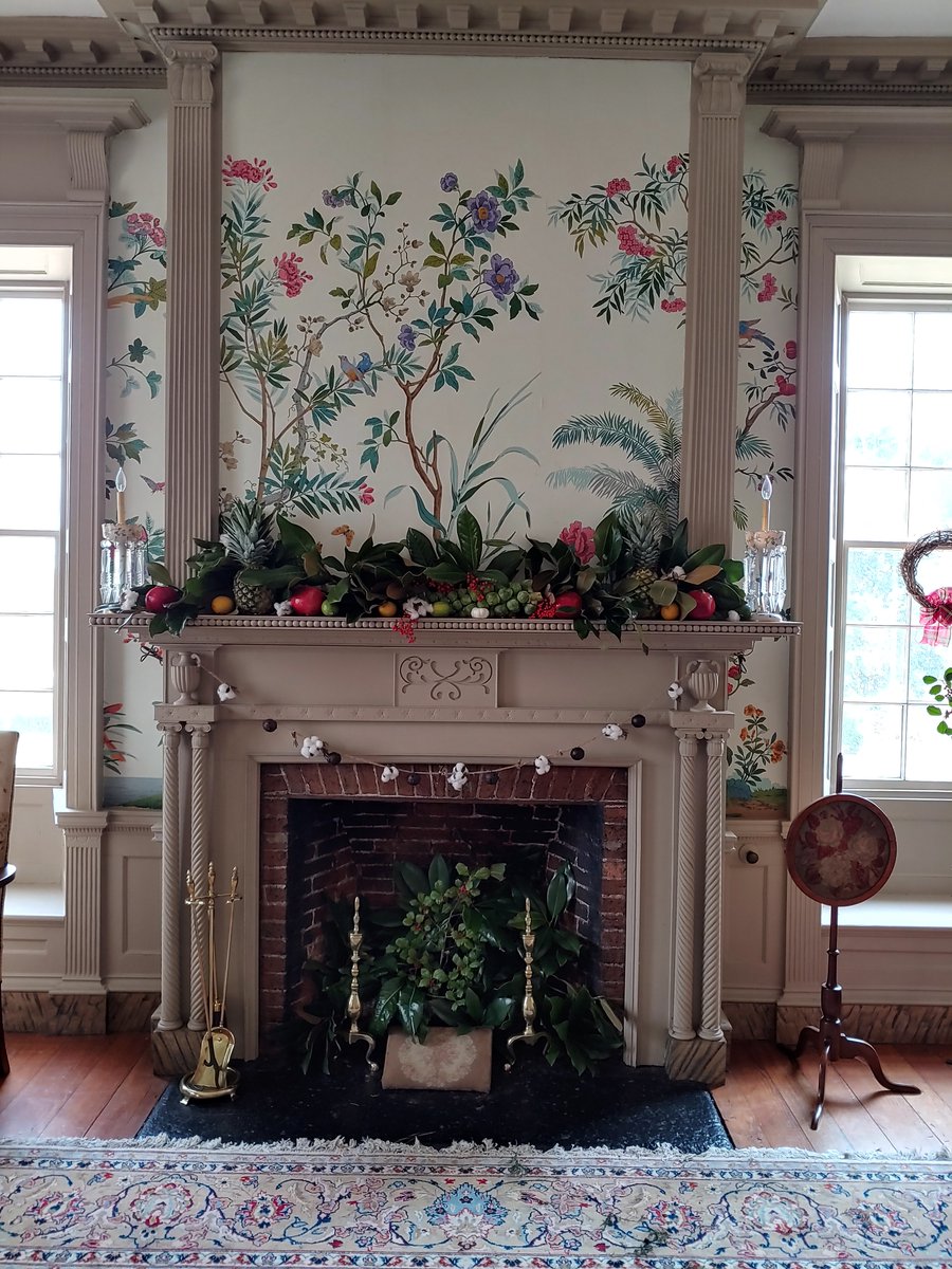 cyrus_kelvin's tweet photo. From #TheDawgPound🐶 ..our American History #Bulldogs spent a Saturday decorating & landscaping @StonewallManor using materials from the 1800’s! And for Open Houses they were docents!
From history in the classroom to a historical site!
#MaroonLife🐶🐾 #BeCentral🐾 https://t.co/RjzBO52HQP