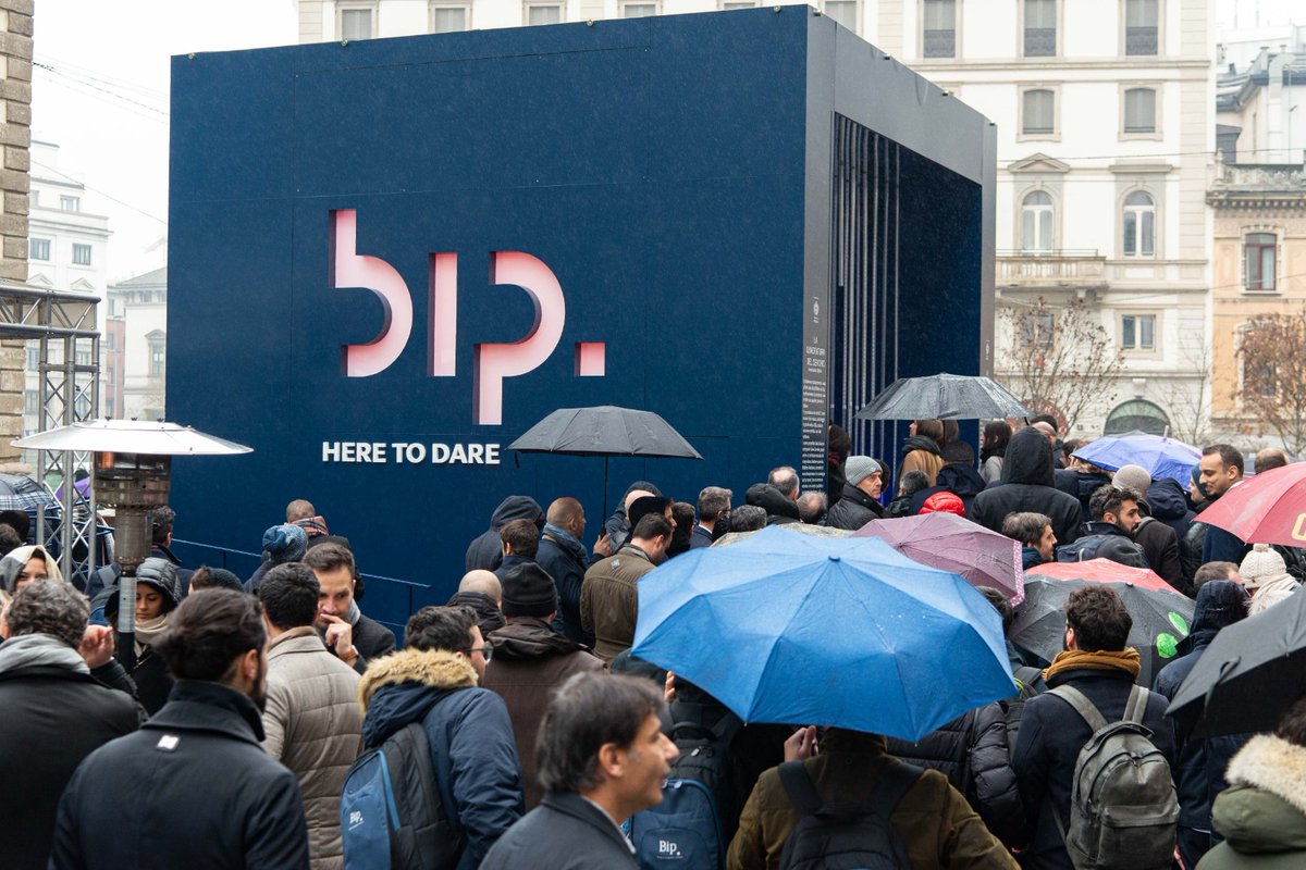 Bip_Group's tweet photo. Bip cambia pelle. Questa mattina in Piazza Beccaria a Milano il lancio ufficiale. Riviviamo i momenti migliori.
#HereToDare #BipGroup https://t.co/MCe7ogPsid