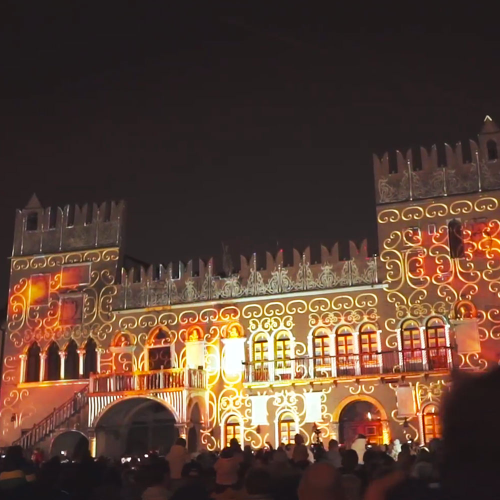 The Praetorian Palace of #Capodistria comes to life for the holidays thanks 2 the creativity of #LucaAgnaniStudio, w/ a <a href="/Barco/">Barco</a> UDX-4K32 VPR supplied by <a href="/service2service/">Service 2 Service</a>. This is one of the many #Christmas #video #mapping w/ our products!
