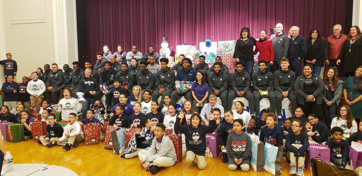 GrayMusicCorner's tweet photo. Happening now! UCONN basketball visit, spreading cheer and bringing inspiration to our Naylor Knights! Thank you! @HartfordSuper @NaylorKnights @HPSArtsWellness https://t.co/yRZ6zi77N0