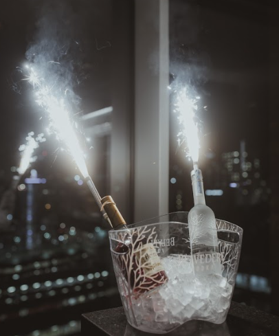 doubletreeleeds's tweet photo. It's never to late to feel festive, why not shake off the January blues with a Post-Christmas Party? 🎄🥂Call 0113 241 1007 and ask us about our party options from as little as £21.95 per person, and get 2020 off to a sparkling start! 🤩✨ #ChristmasParty https://t.co/PDkRuKfjAF https://t.co/bYLMrMv1Me