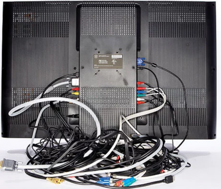 RedRoverStorage's tweet image. #MovingTipMonday Take a photo of how your electronics are connected so you can remember how and where all the wires go. 
#RedRover #FetchableStorage 
More tips at: ow.ly/Wen250w2kXH