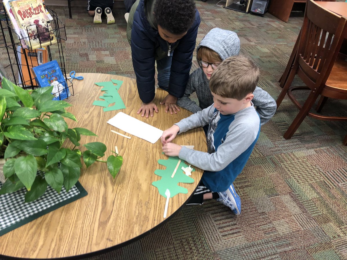 ConwayElementa1's tweet photo. A Wish to be a Christmas Tree Challenge 🌲 Problem Solving + Collaboration + Creating = FUN #HCSLibraryMedia #CESReads https://t.co/nuM7yuOVaz