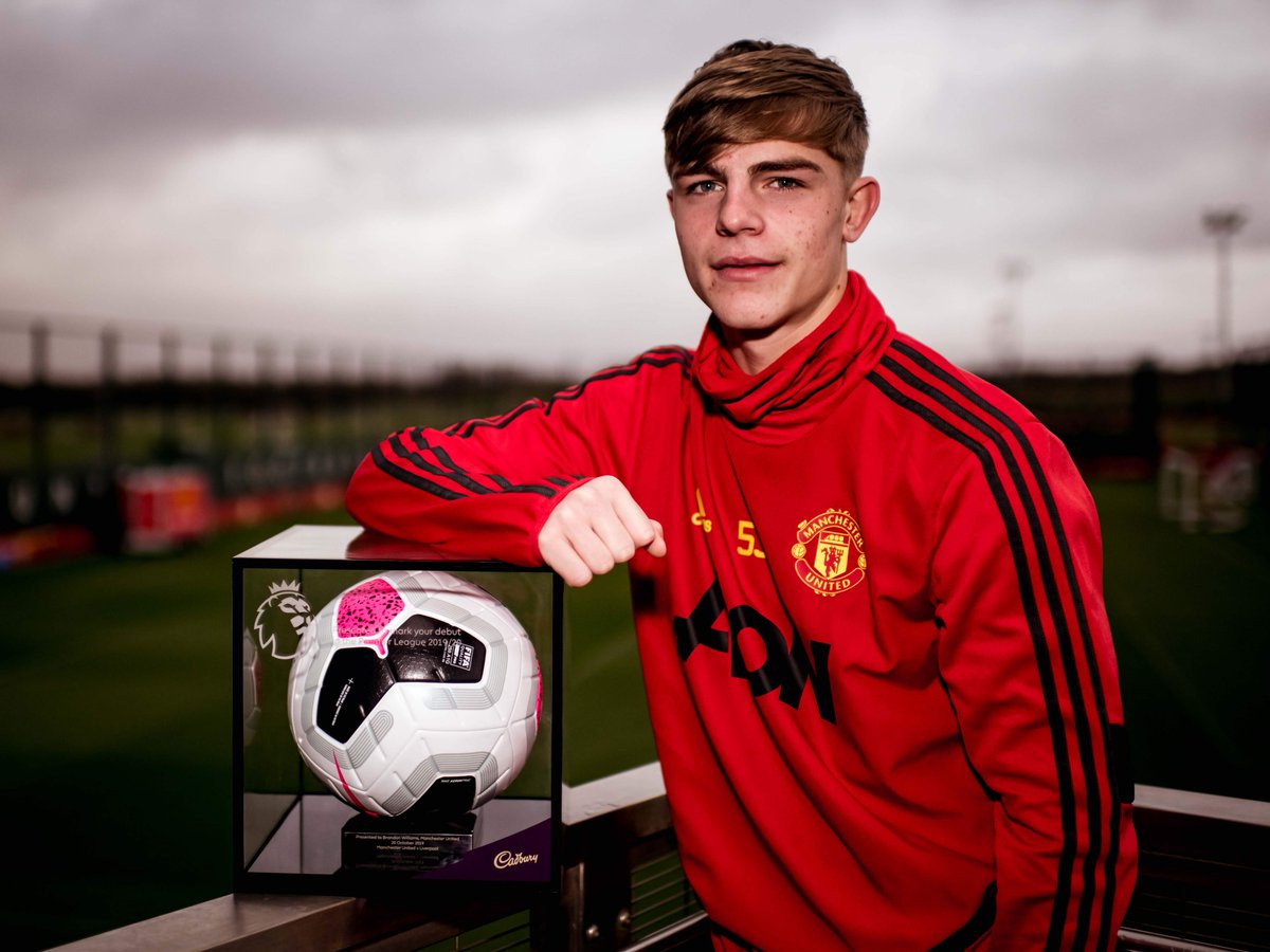 ManUtd's tweet image. Continuing a proud tradition 🔴⚪️⚫️

These three #MUAcademy lads were recently presented with their #PL debut balls ⚽️

#MUFC
