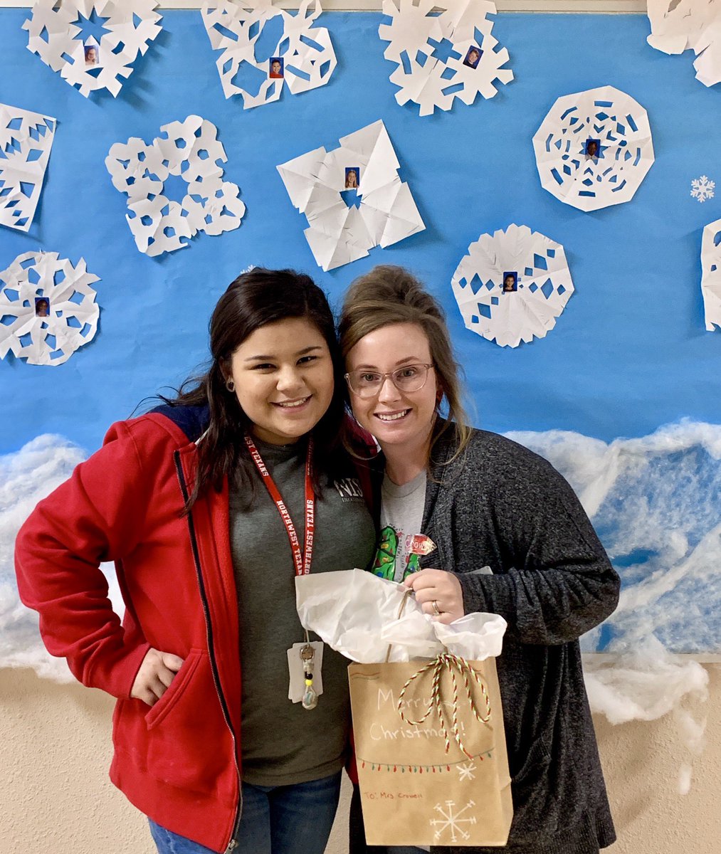 kate_crowell3's tweet photo. Room 502 is so lucky to have Jessieca as our high school intern!! @NHSEdCoaching @JanaHamby #EveryChildEveryDay @HatfieldElem https://t.co/P1lNs8iGyP