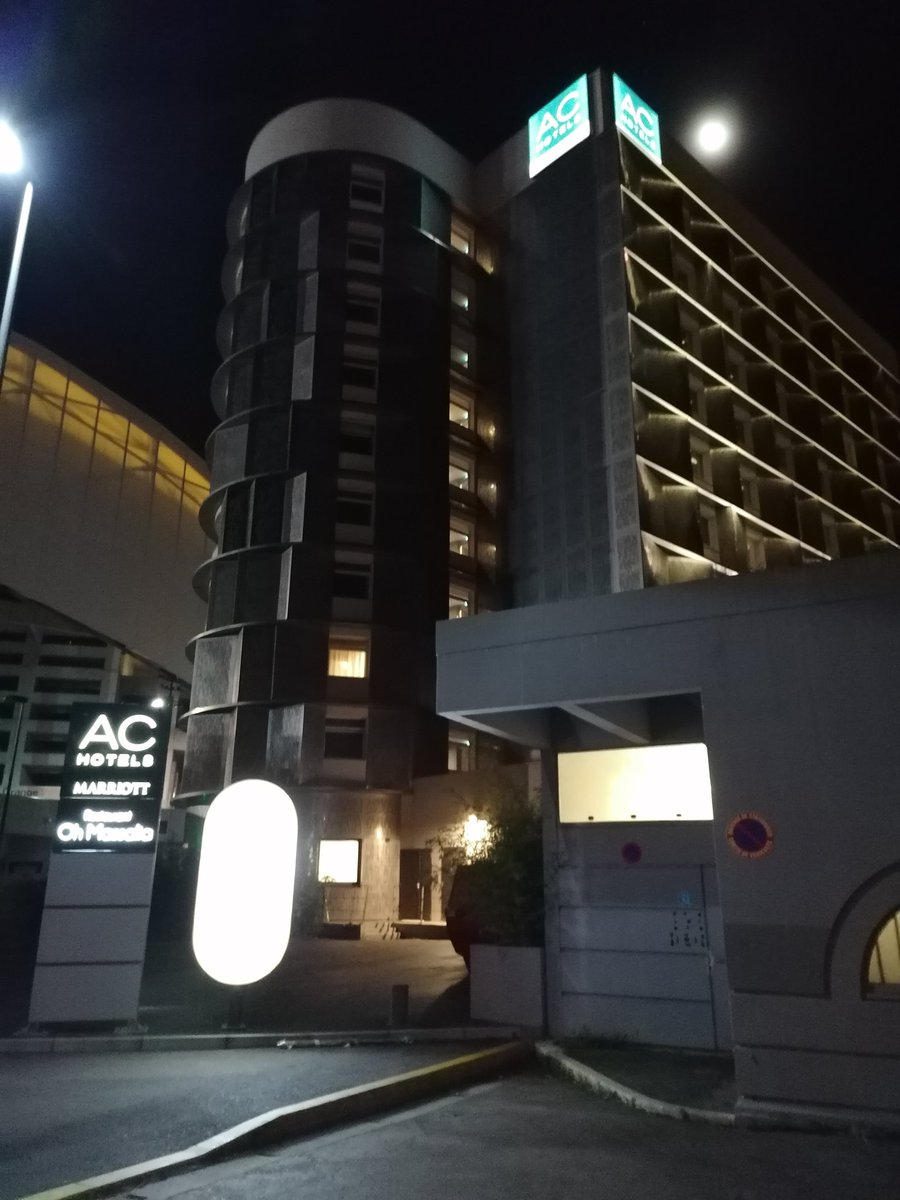 VtcAix's tweet photo. Une nuit à l'AC Hotel Marriott Vélodrome ? Walkyrie VTC🇪🇺vous raccompagne ! @ACMarseille
#Marseille #Chauffeur #Driver #tourisme #EuropaNostra #Securitydriverservices #limousine #luxuryhotel #fivestar #Marseille #harbor https://t.co/kdasmYboVI