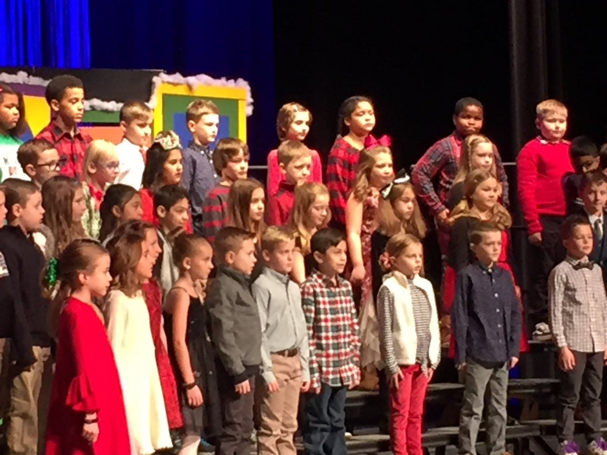 BCahalan3's tweet photo. Third Grade@ the Winter Sing! https://t.co/nBnxbmZbiR