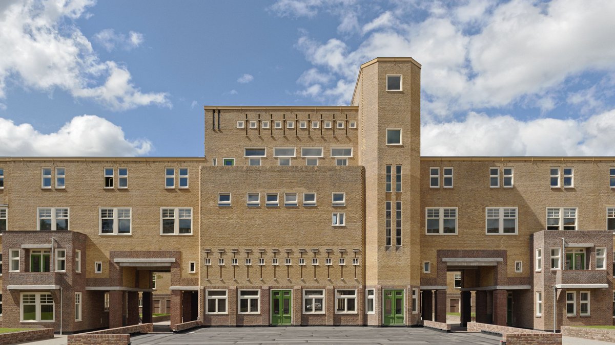 basvanderpol's tweet photo. Op pad met directieteam @Woonstad Inzet op hoogwaardige kwaliteit woningarchitectuur herkenbaar in o.a. De Nieuwe Magriet, Justus van Effen, Oranjeboomstraat. Een trotse NL traditie van goede architectuur voor betaalbaar wonen die voortdurend onderhouden en vernieuwd moet worden https://t.co/Ie8Uaf5Uu2