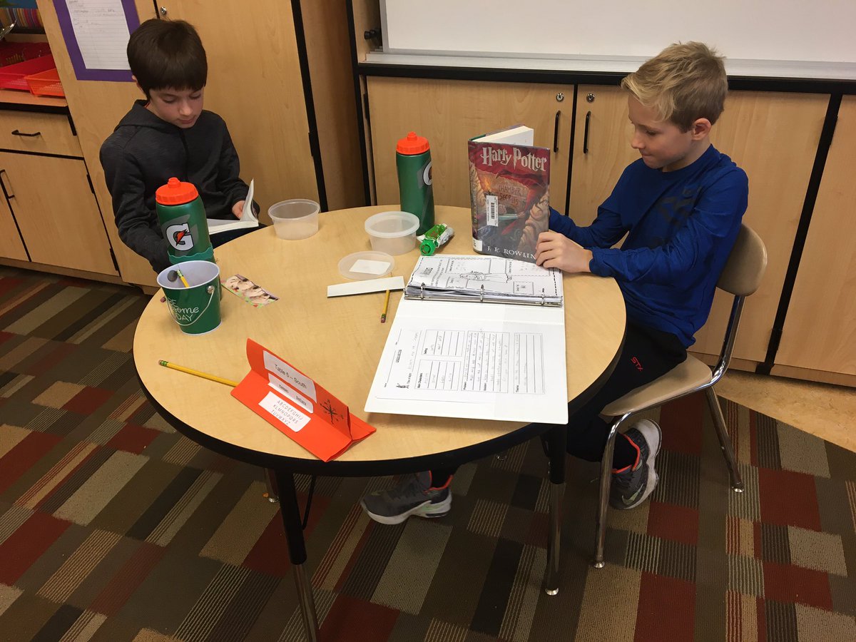 ShiplesStars's tweet photo. Lots of Harry Potter fans in Room 206 in the morning! @GreenbriarD28  @D28Northbrook https://t.co/wwIVJqy4Te