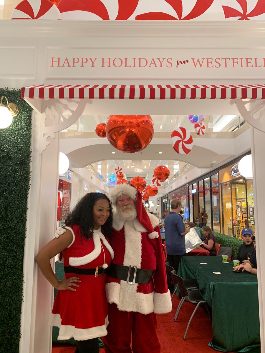 AlwaysAskAsia's tweet photo. Happy Holidays! #AlwaysAskAsia https://t.co/qQgqXW5eww