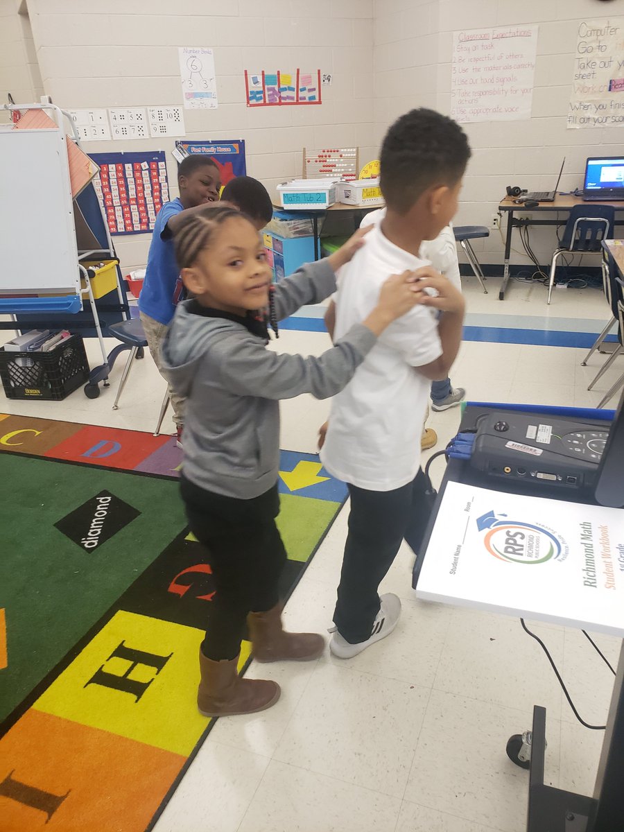 LenardITC's tweet photo. Ms. Clarke's 1st grade @JHBlackwellRPS Ss #code each other with step by step algorithms as their into to #HourofCode! @RPS_Schools @RVAITRTs #CodeRPS #WeAreRPS https://t.co/h4lJS50XGm