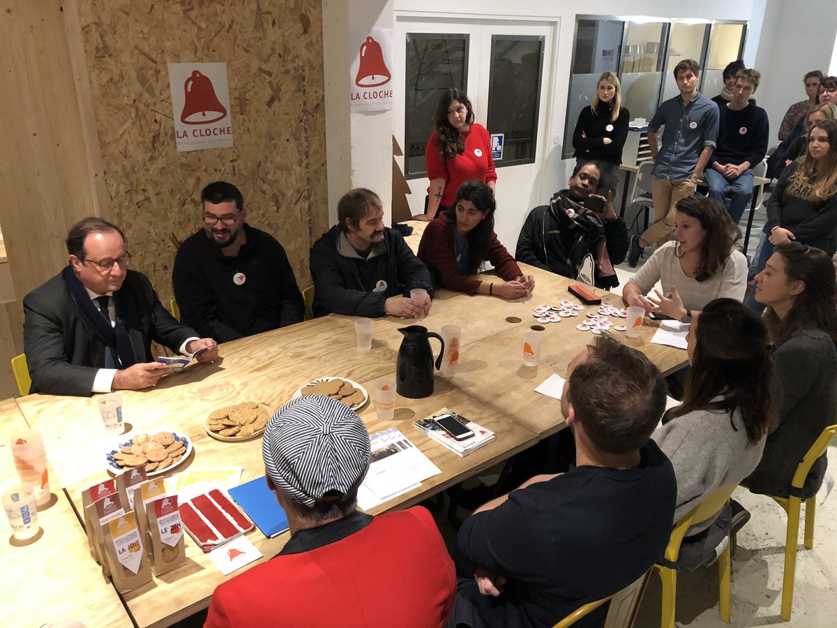 En cette période pré-hivernale, l’aide aux plus démunis devient, plus qu’une nécessité, une priorité. <a href="/fhollande/">François Hollande</a> rencontrait aujourd’hui les salariés, bénévoles et commerçants solidaires qui s’engagent au sein du réseau #leCarillon de @LaClocheAsso  🤲