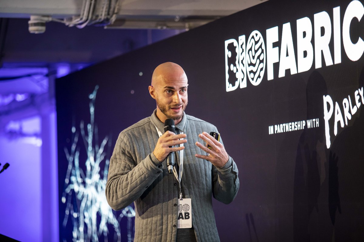 Maurizio Montalti co-founder of @mogumycelium spoke about the company’s recent product launches, meeting industry standards such as flame retardancy and acoustic performance with biofabricated materials and the power of mycelium @corpuscoli #biofab #materialrevolution