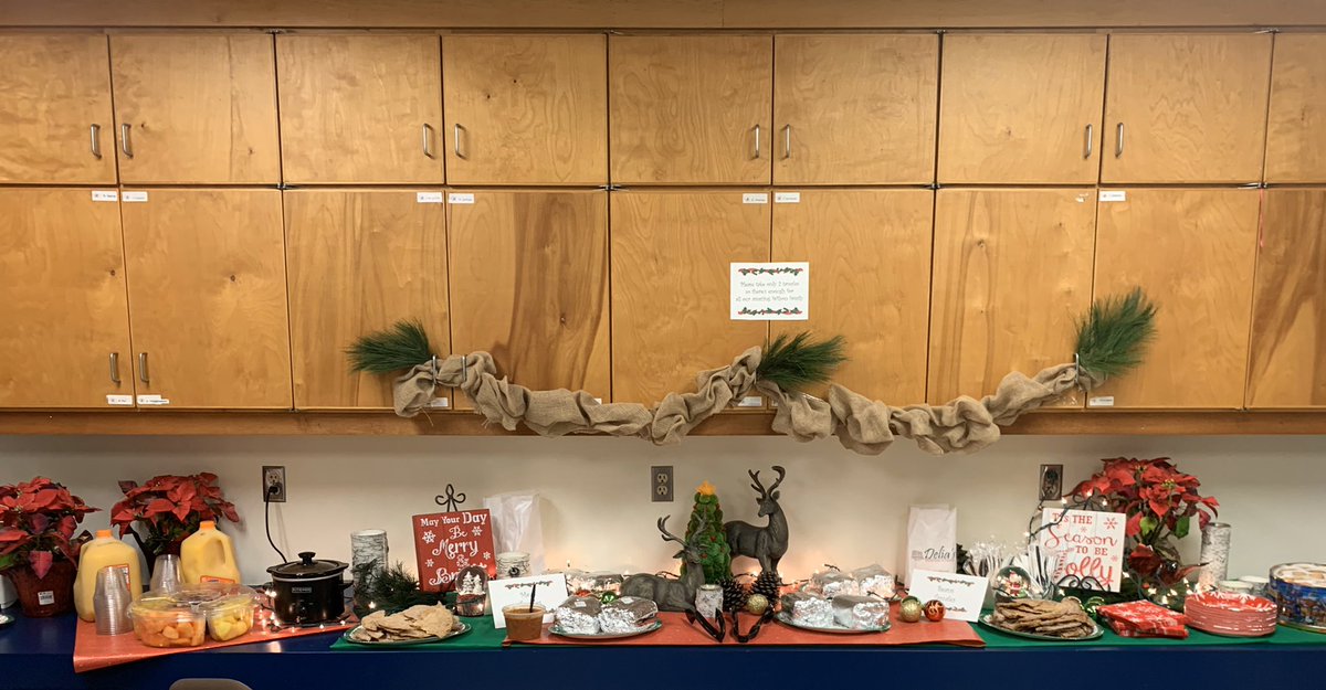 judysunde's tweet photo. Starting off Monday’s breakfast at Wilson with our Celebration of the Season of Giving. https://t.co/DwfswZzFpY