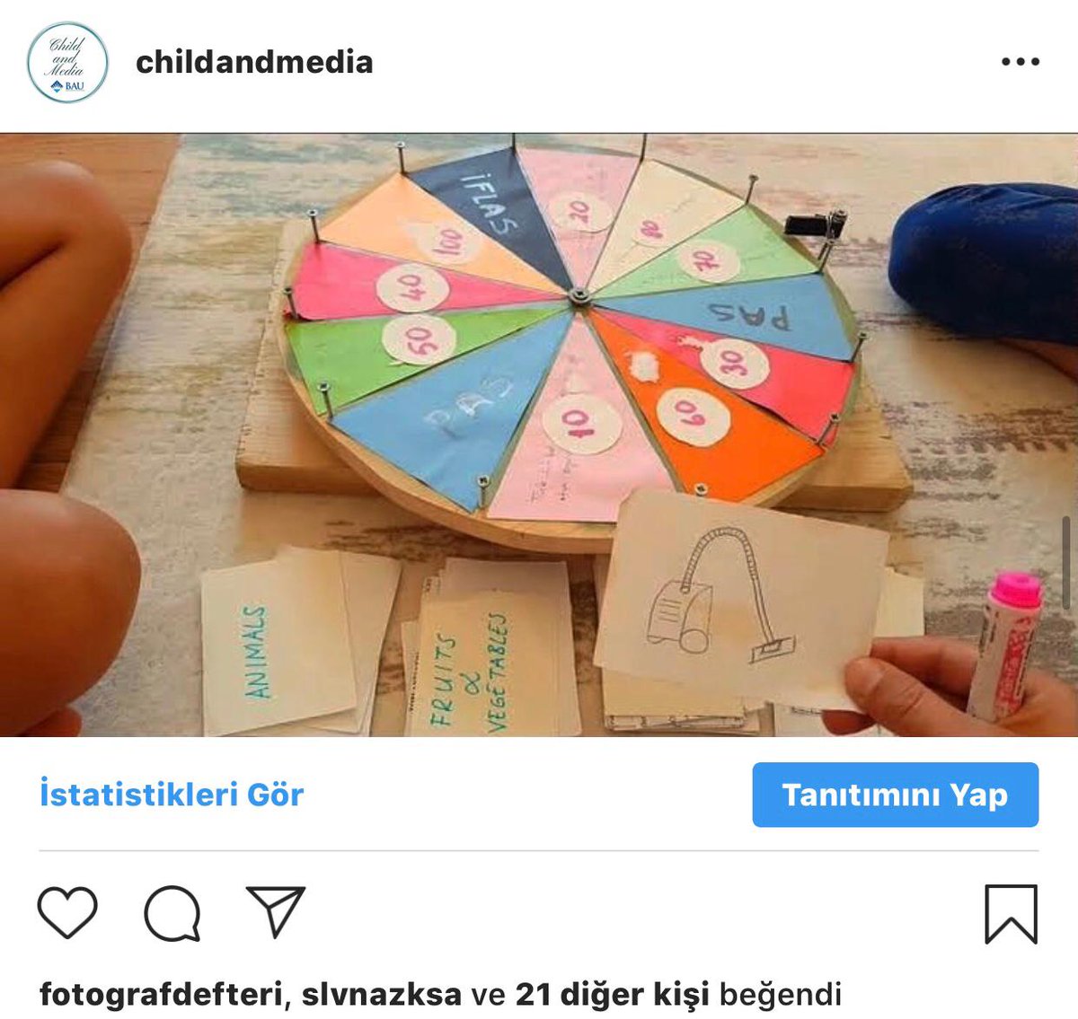 childandmedia's tweet photo. Hazır kutu oyunlarının pahalı olduğunu hepimiz biliyoruz. Bu nedenle çoğu uzak durduğumuz bir ürün. Ama bunu hazır  satın almayıp çocuklarınızla birlikte evde tasarlayabilirsiniz. Şimdi hayal gücümüzü konuşturma zamanı 👩‍🦰🧔  #education https://t.co/XAfVnbfm6y