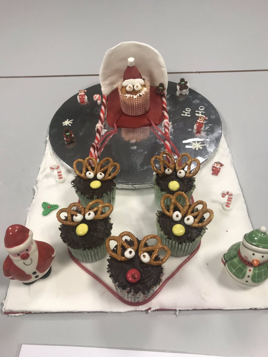 GCS_Dufferin's tweet photo. 1st place🤩 a massive well done to our talented junior house bakers today!💙💙 #DufferWIN https://t.co/brdA8KYOgN