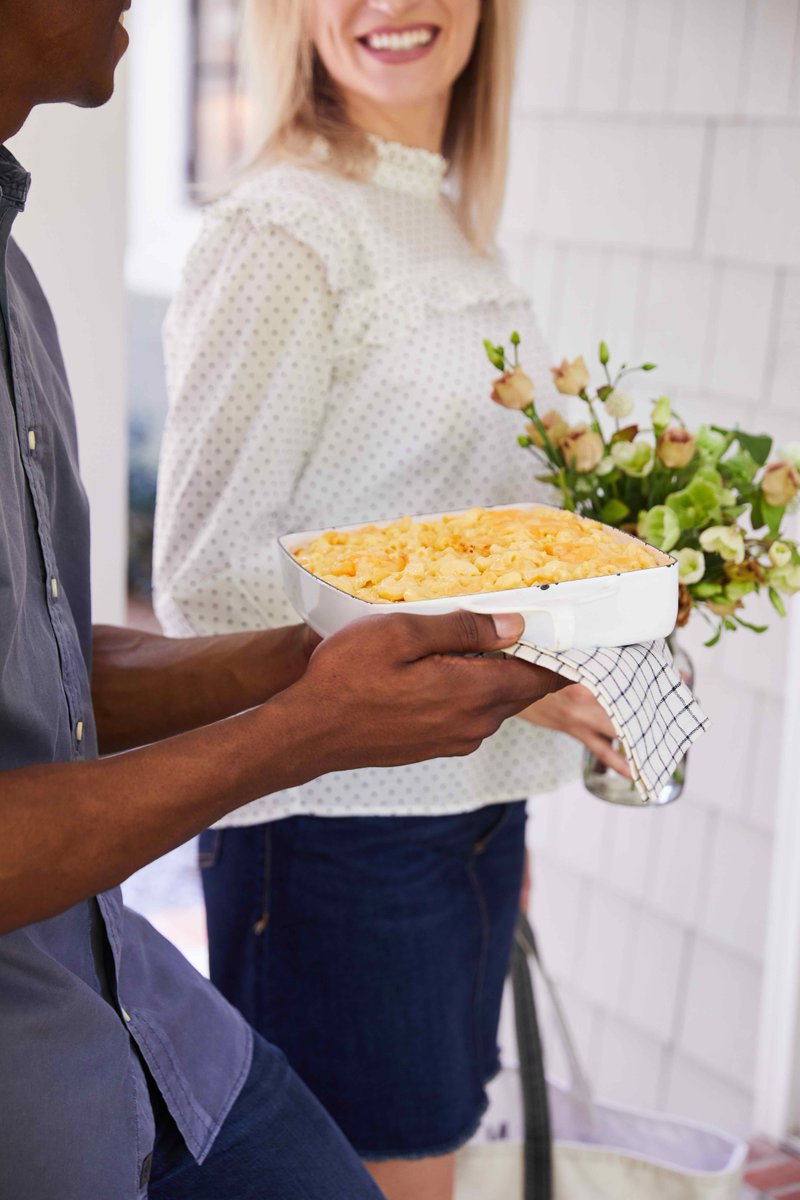 CFAEuless's tweet photo. Holiday checklist: Decor ✔️ Invitations ✔️Chick-fil-A Catering Tray ✔️ https://t.co/QrBJIy5FMo