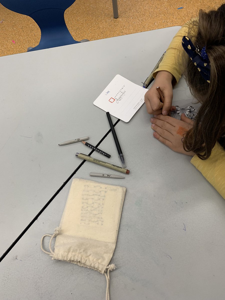 Petrabackerb's tweet photo. Last Zentangle class before the Xmas holidays. Students age 8-10. so proud of them! #esrm #zentangle https://t.co/uvgKqbV4Vu