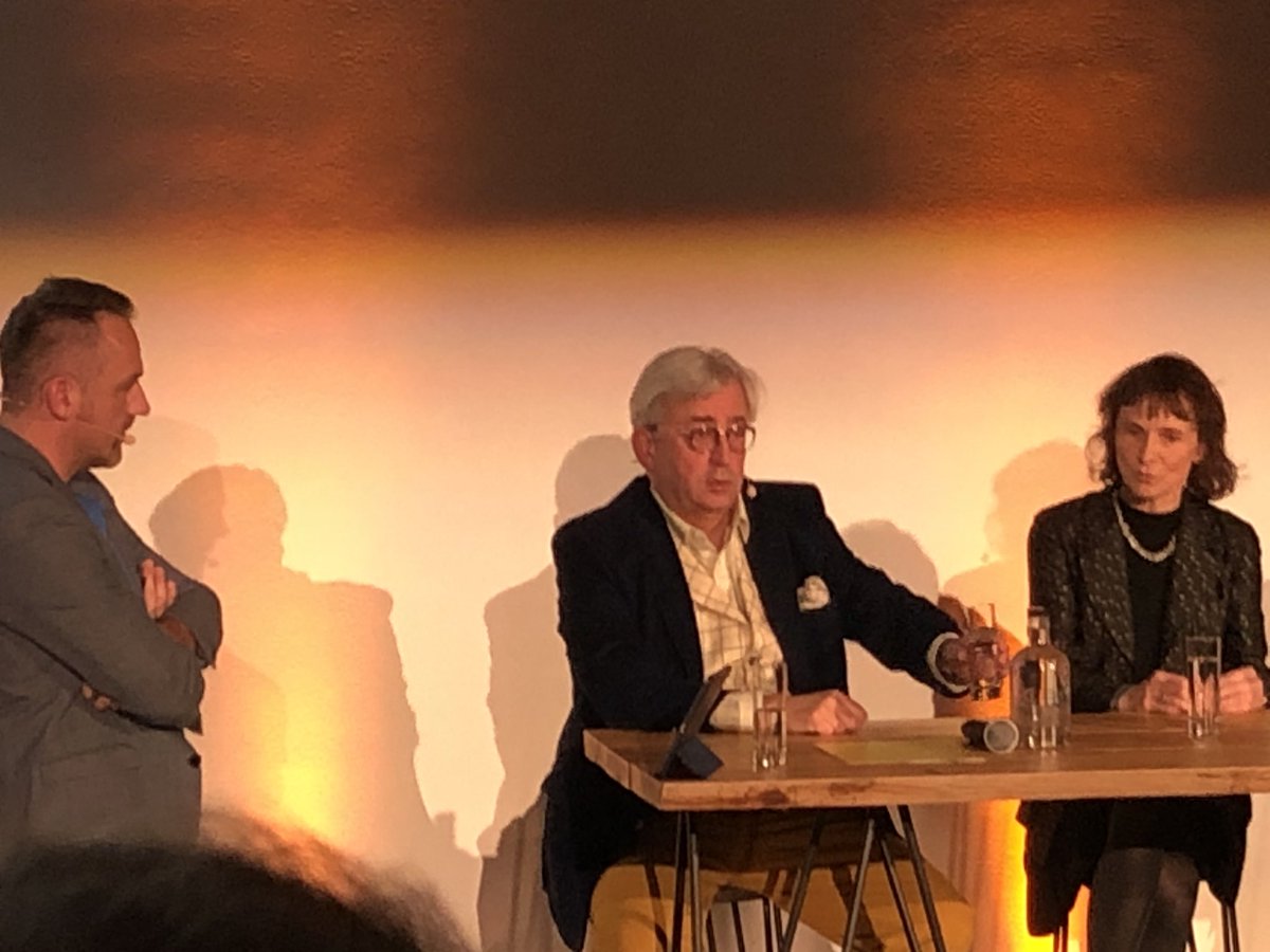 kvkaw's tweet photo. @LucLuwel op eerste #antwerpinnovationnight : als overheid innovatie wil ondersteunen, breng dan in de eerste plaats #5gnetwerk in orde. #routeplan2025 #voka @UAntwerpen https://t.co/bqB8UTNmBK