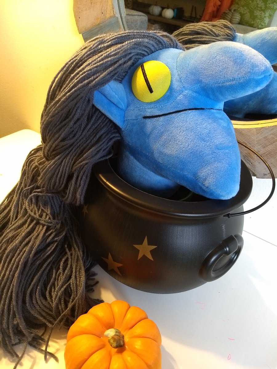 SkeltonCrew's tweet photo. The sassiest severed head ever & glow-in-the-dark vinyl Norgal are ready to look absolutely killer on your shelf!
Straight from the red hot pages of @Andrew_MacLean's #HeadLopper and only available from https://t.co/3Tm30zjskQ!
#thiswitch #norgal #comics #vinyl #plush https://t.co/EJ0zzNMN9I