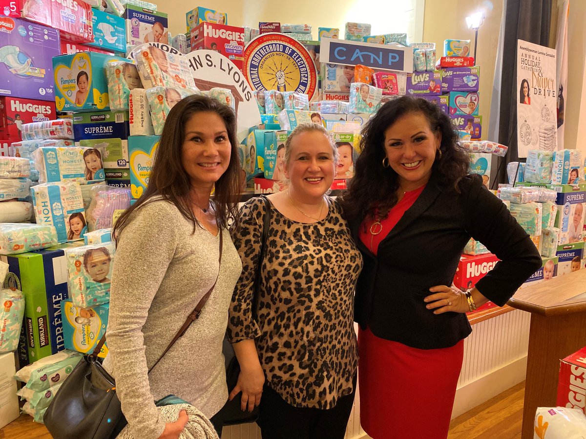 CaliforniaNP's tweet photo. CANP’s @CANPSDNorth and @CANPCentral Chapters were proud to partner with Asm. @LorenaSGonzalez to pull off an amazing and successful #DiaperDrive for the @SDFoodBank. Thanks to all our community partners, we have collectively donated 500,000+ diapers to families in need! #NPsLead https://t.co/2hOWqjK9yK