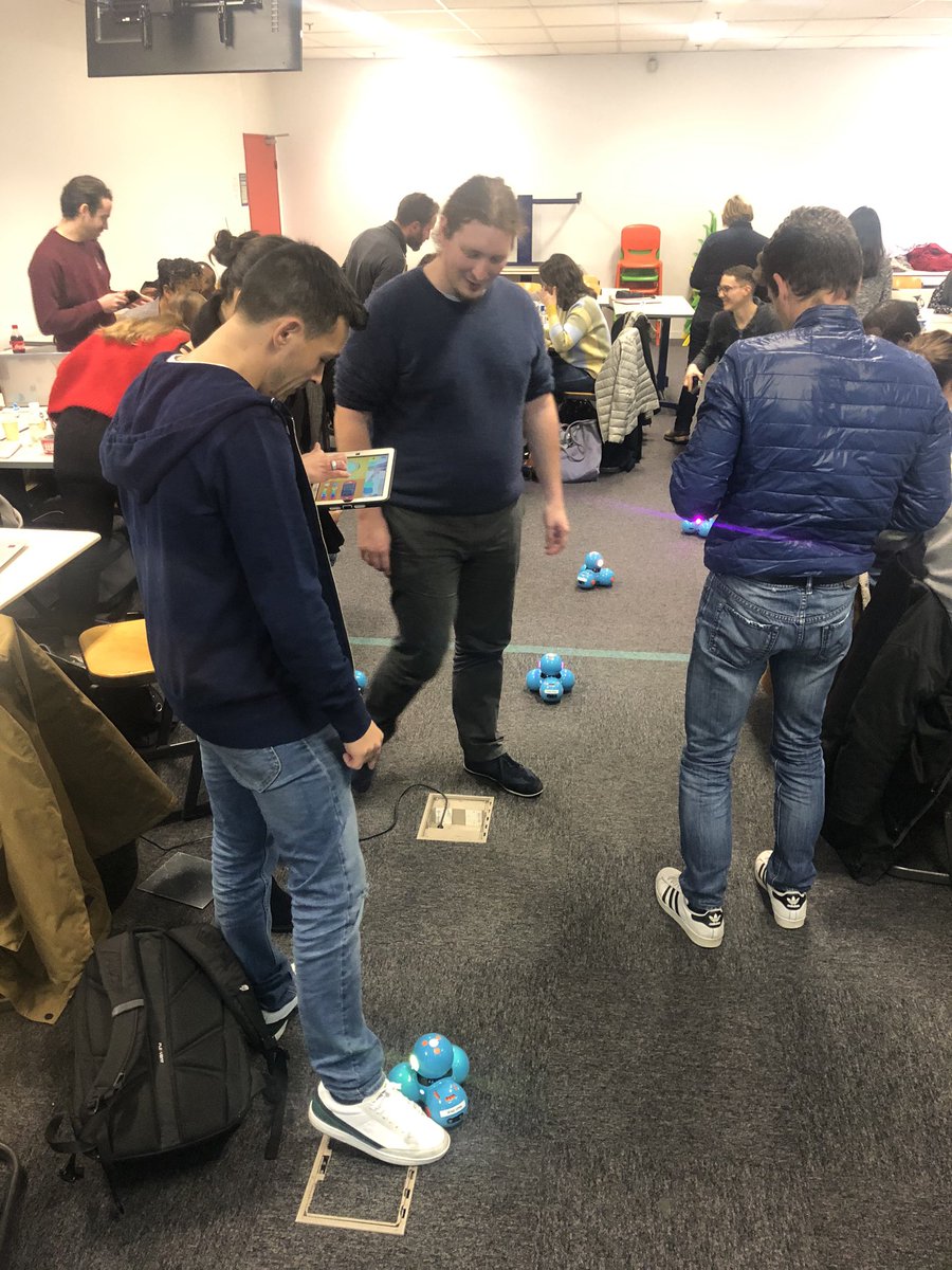 #Agile &amp; #Scrum au programme aujourd’hui avec les #robots <a href="/ConnectParc/">Connect Parc</a> 🤖 ! Merci à <a href="/LeilaBenachour/">Leila benachour</a> <a href="/Talmikdad/">Tadja AL MIKDAD</a> #MBAMCI #Digital #Tech