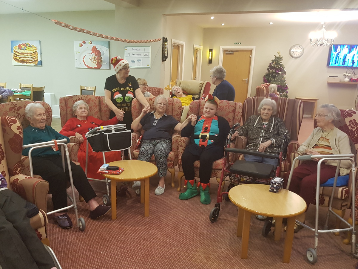 Carehomesuk's tweet photo. Santa has visited The Place for their Christmas Party 🎄🎉🎅

He brought his naughty list, then Glyn Jones sang a selection of festive songs 🎶👨‍🎤

Then there was a lovely buffet put on by the amazing kitchen staff 🍟🍩

#Xmas #Christmas #DementiaCare #MeaningfulActivities https://t.co/GuDvHuAFOp