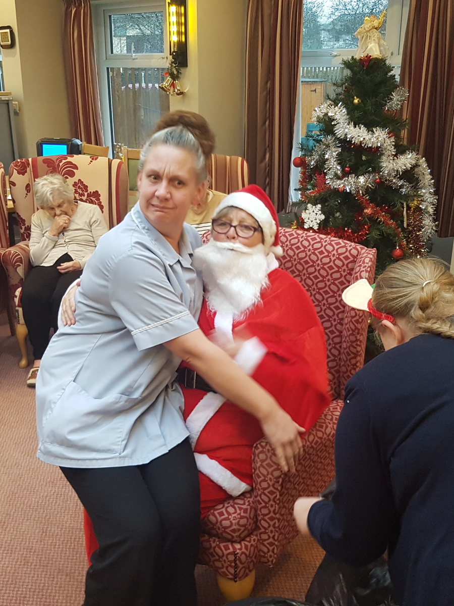 Carehomesuk's tweet photo. Santa has visited The Place for their Christmas Party 🎄🎉🎅

He brought his naughty list, then Glyn Jones sang a selection of festive songs 🎶👨‍🎤

Then there was a lovely buffet put on by the amazing kitchen staff 🍟🍩

#Xmas #Christmas #DementiaCare #MeaningfulActivities https://t.co/GuDvHuAFOp