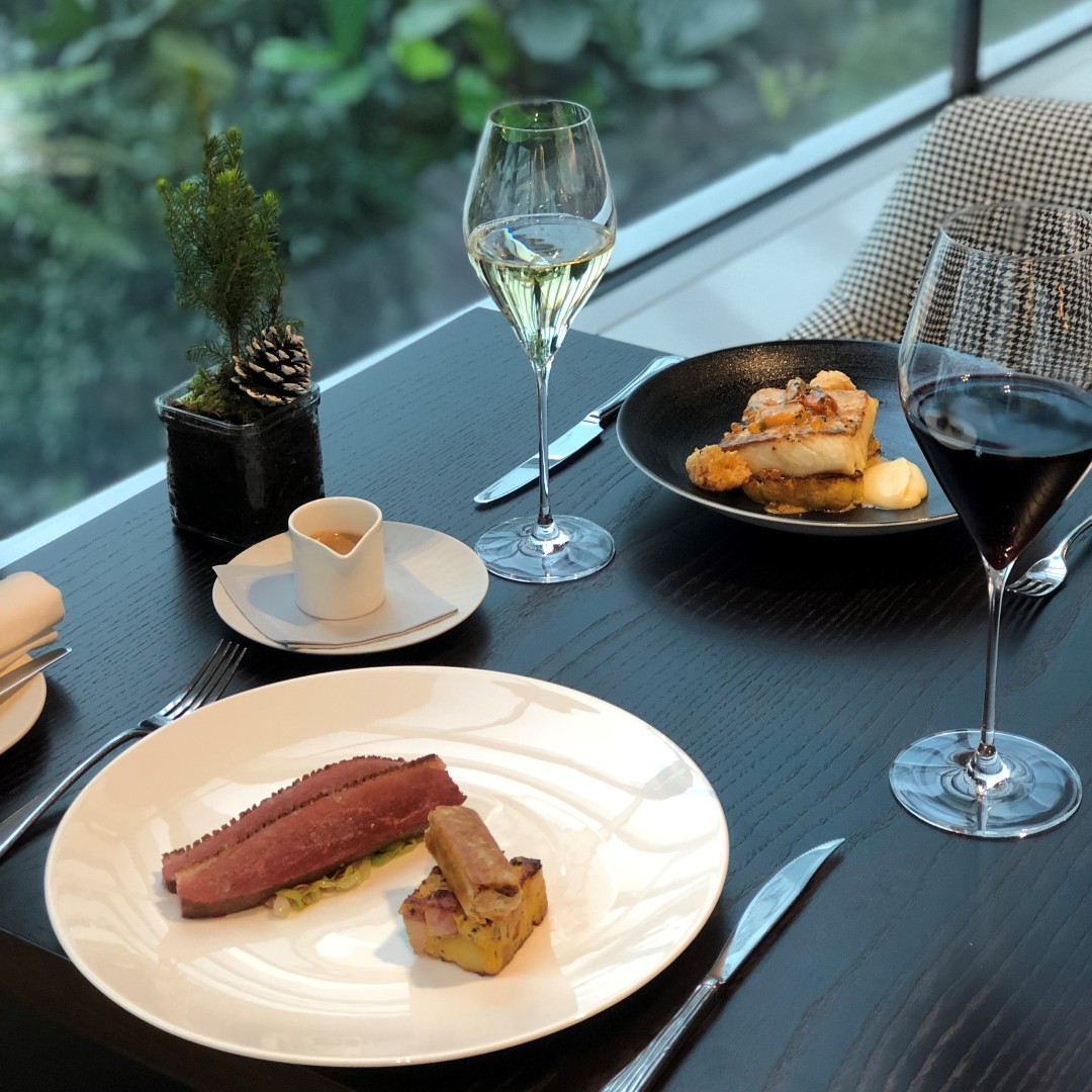 Our festive menu features delicious seasonal dishes such as Yorkshire goose with truffle potato cake, granola, hispi cabbage, and chestnut velouté 🍴