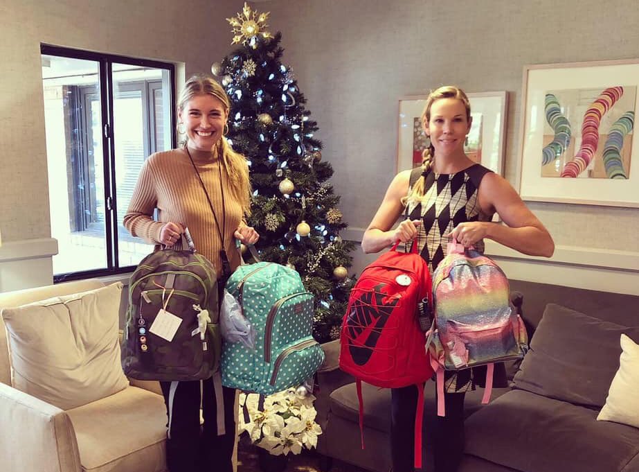CarryingHopeATX's tweet image. Carrying Hope is so grateful to the incredibly generous volunteers who participated in this year’s Holiday #HopePack program, creating 100 perfect, personalized #HopePacks. Thank you @HelpingHandHome and @SettlementHome for this opportunity to serve your kiddos. 💙🎒