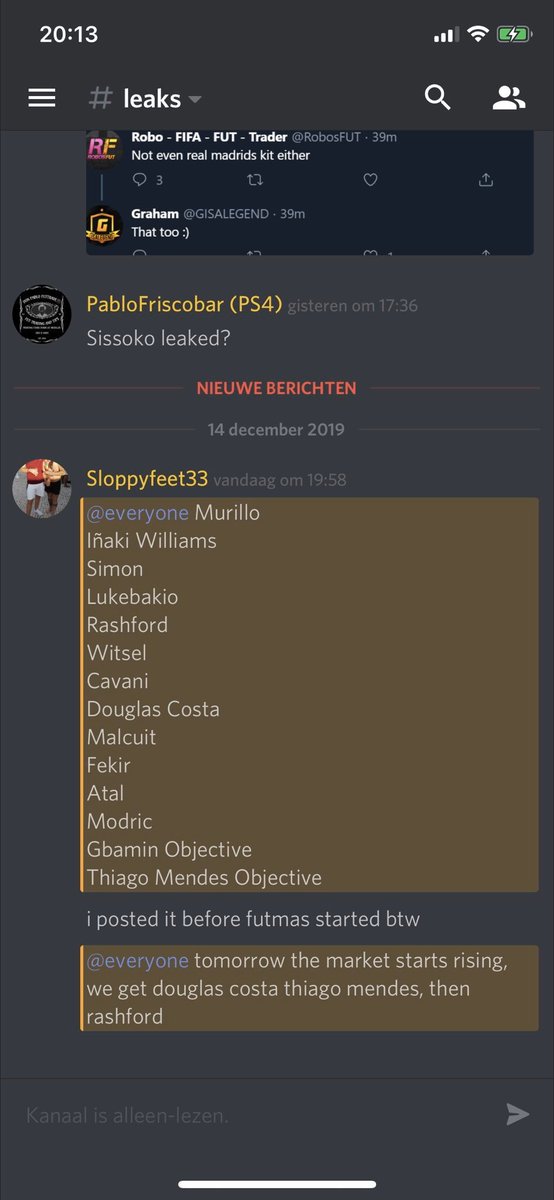BetsBwin's tweet photo. @RunTheFUTMarket hey nick look all the Futmas players have been leaked https://t.co/ZhTPge0sMa