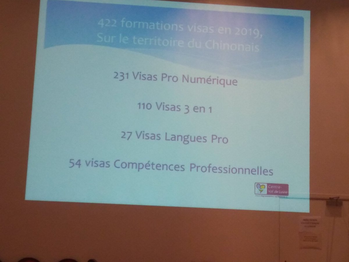 s_ducrocq's tweet photo. Remise des VISAS aux stagiaires de chinon @poleemploi_RCVL https://t.co/nMwmDRTV5x