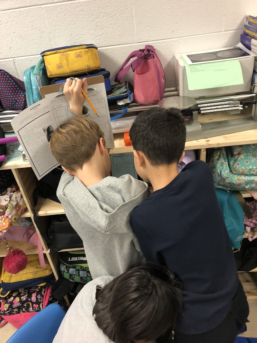 PRESthirdgrade's tweet photo. Collaboration looking for a good summary to the passage they read!! #teamwork https://t.co/l4sBfejhlj