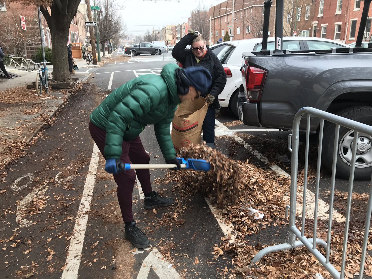bcgp's tweet photo. Thanks to @transportcycle for setting up this bike lane cleanup and to Simon for providing bags! #bikephl #cleanphl https://t.co/XEjVFuPtfR