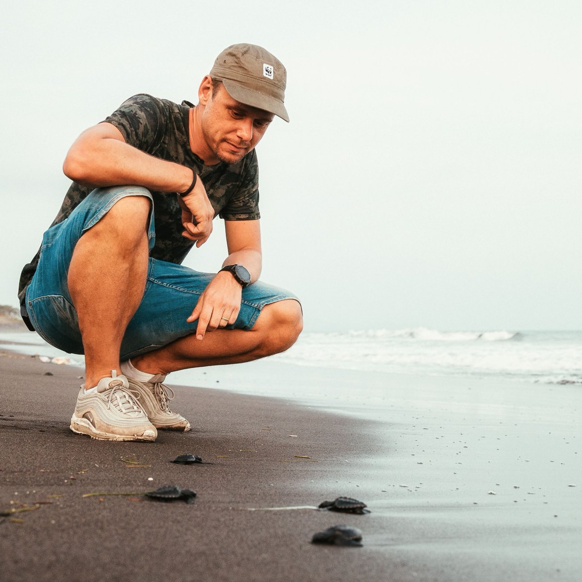 asot's tweet photo. #ASOT are proud that our host @arminvanbuuren is partnering with @wwf as a Global Oceans Ambassador 🌍 He says "With #Beatplastic, WWF and I aim to rid the world of plastic pollution". Sign the petition now for a UN treaty against plastic waste: https://t.co/lAydoU88p4 #WWF https://t.co/GFokX9COlU