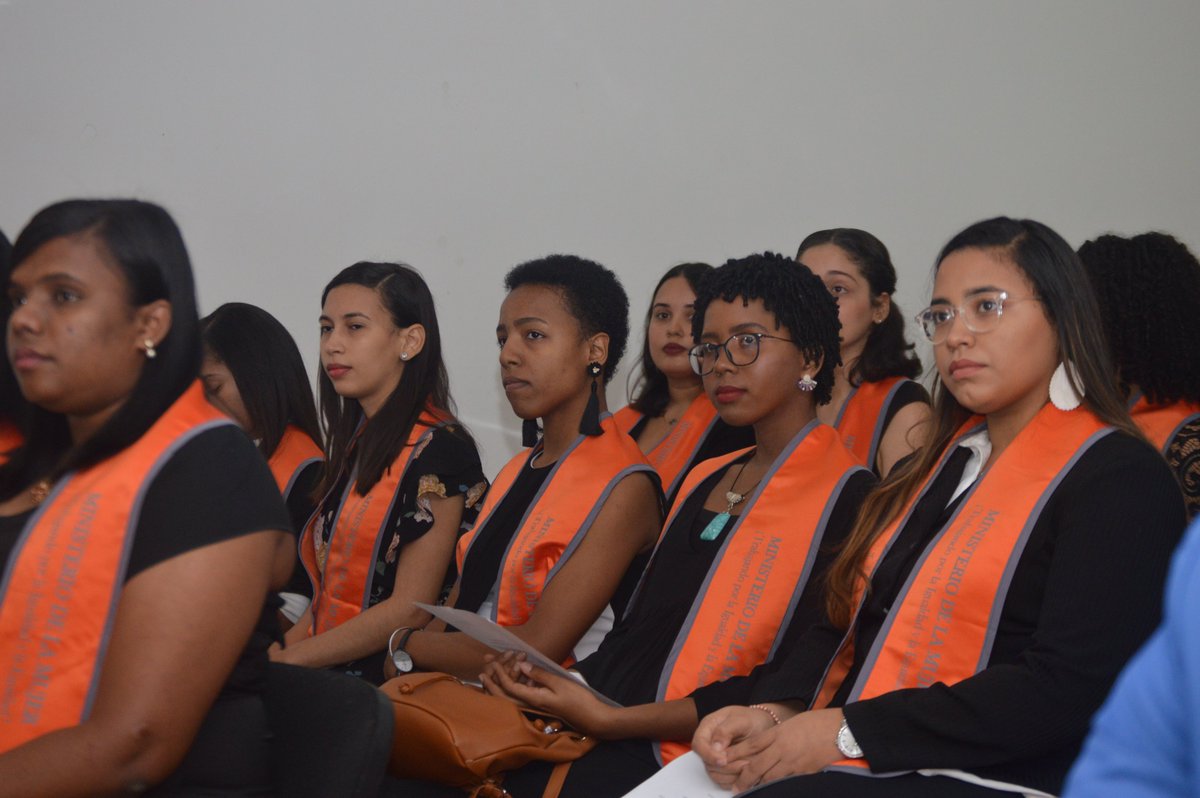 ITLARD's tweet photo. Hoy junto a @MMujerRD realizamos la entrega de certificados a la segunda promoción del proyecto #SoftwareMujeres donde se capacitaron en Programación Móvil a 25 mujeres. https://t.co/aeZOIwAmKX