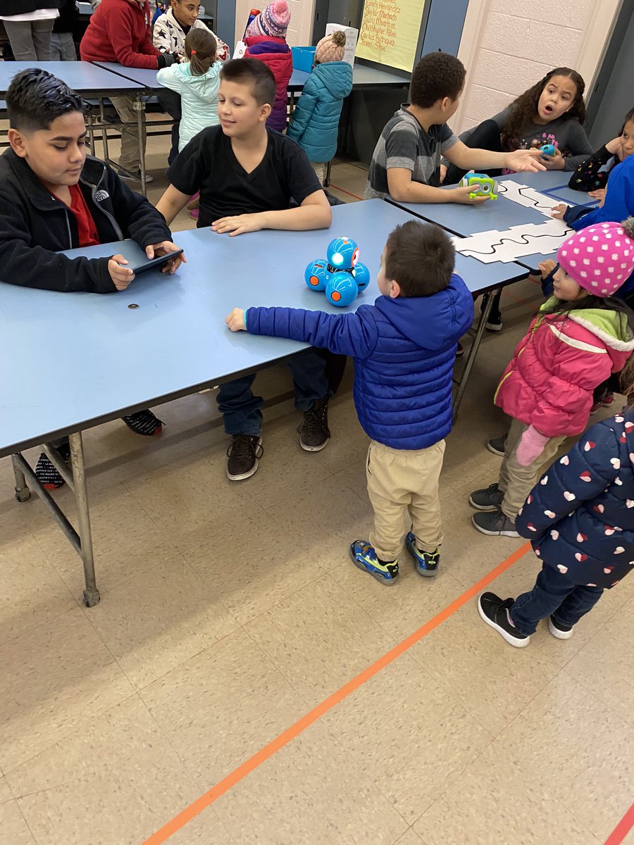 Gomesk85's tweet image. Coding fun with Captain Hunt preschoolers led by @CalcuttMS students!! #HourofCode2019