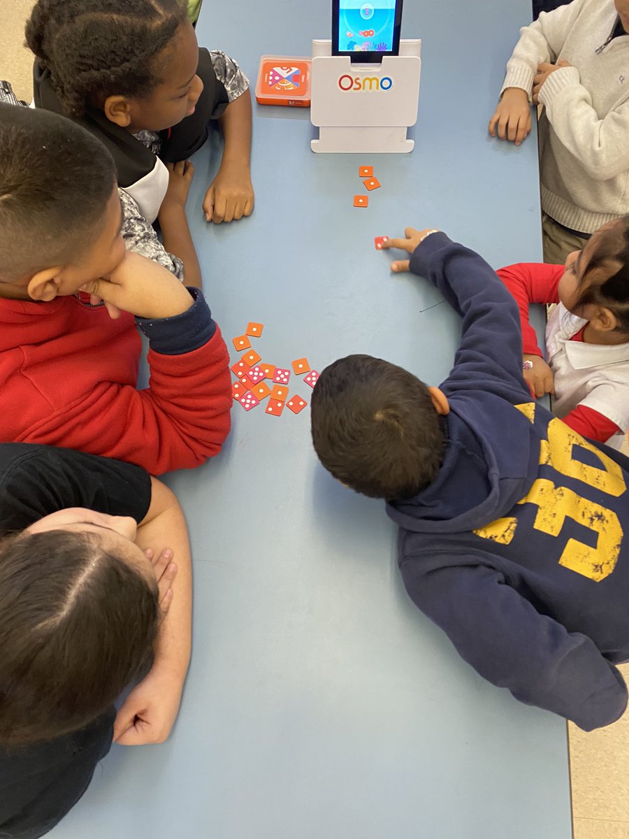 Gomesk85's tweet image. Coding fun with Captain Hunt preschoolers led by @CalcuttMS students!! #HourofCode2019